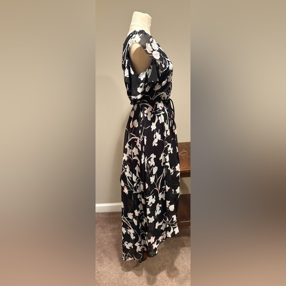 White House Black Market Flutter Sleeve Floral High Low Dress Size 2 - Picture 3 of 16